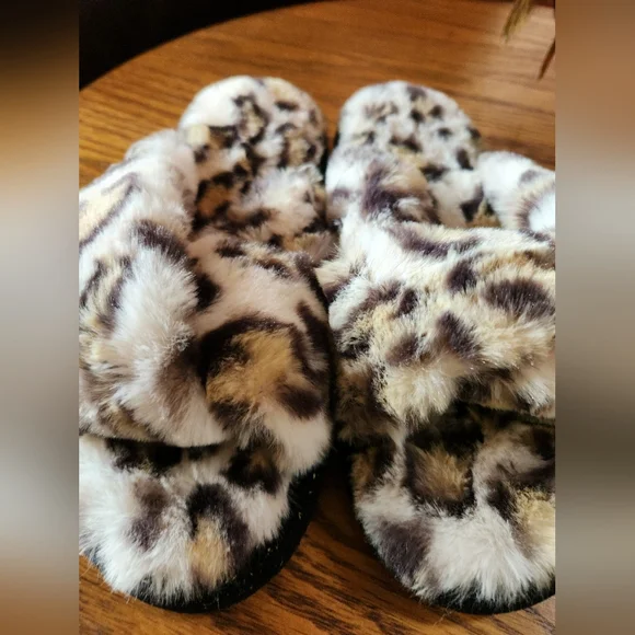 LOFT Shoes Loft Crisscross Faux Fur Leopard Print House